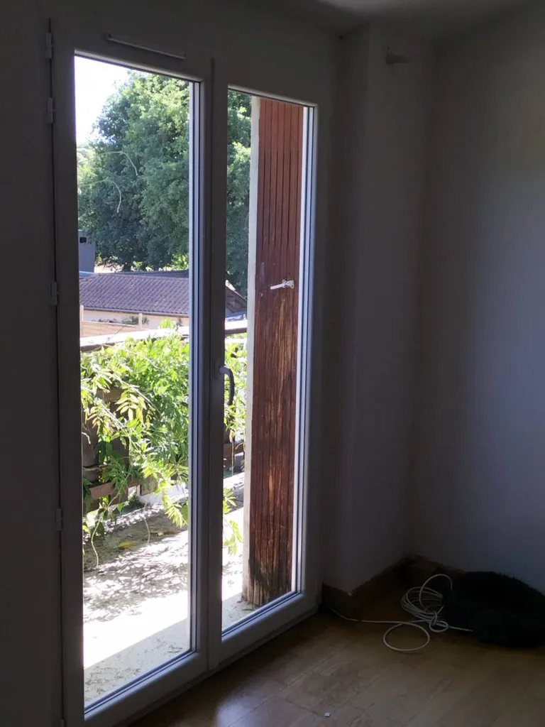 Pose de menuiseries dans une maison à Francheville 69340, proche de Tassin-la-Demi-Lune