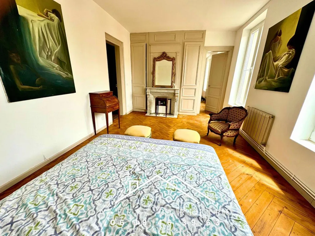 A saisir magnifique maison familiale d'environ 300 m² édifiée sur un terrain de 586 m² sur la commune de TOURVILLE LA CAMPAGNE 27370