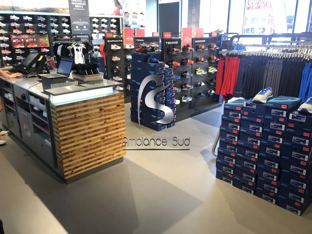 SOL DECORATIF AVEC LA CHAPE MINCE FIBRE A LA VALETTE CENTRE COMMERCIAL AVENUE 83