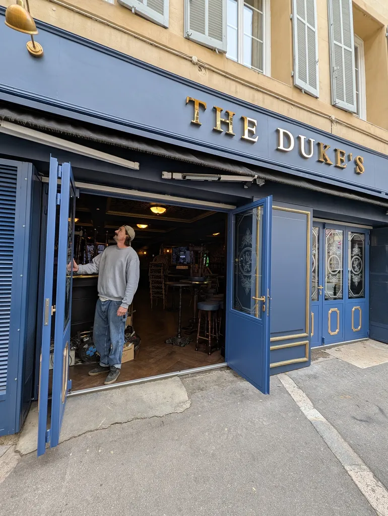 ouverture accordéon en acier sur Aix en Provence