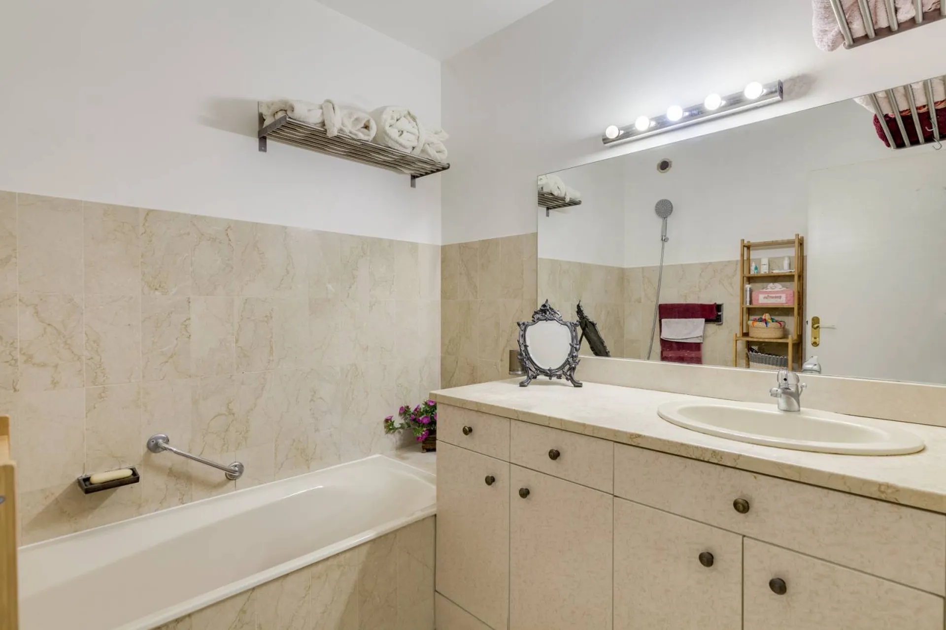 Vente appartement T3 Cassis  avec terrasse, jardin privatif et parking dans résidence de standing