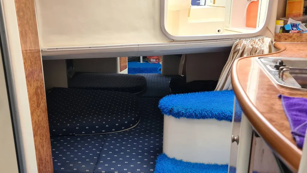 Vedette habitable 2 couchettes en vente d'occasion à Bandol