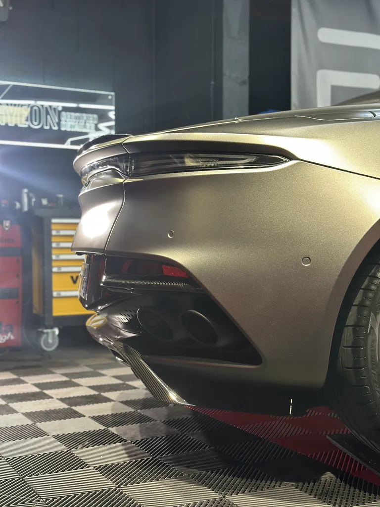 PPF complet sur Aston Martin DBS matte chez EMB Detailing proche Villefranche sur Saône 