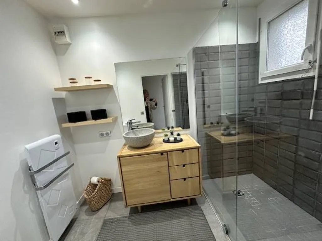 A VENDRE SUR LA COMMUNE DE FRENEUSE 76410 PAVILLON PLAIN PIED DE 68 M² SUR 1450 M² DE TERRAIN