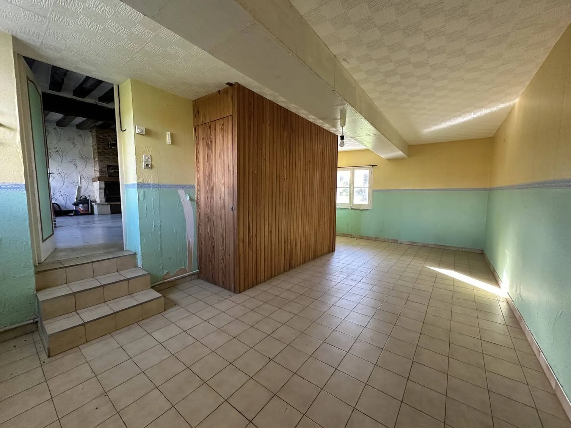 Longère d'un ancien corps de ferme du 19ème siècle, de 167,21 m² sur son terrain de 3 382 m² clos et arboré, à proximité de la commune de Saint-Saëns, 76.