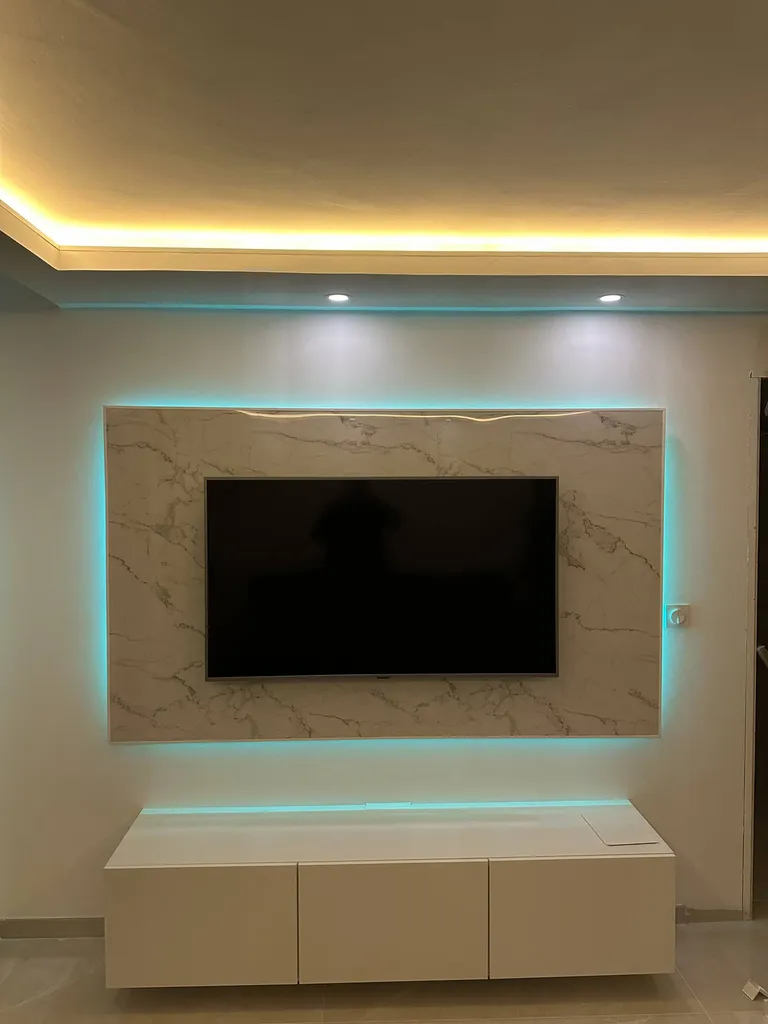 Pose de placo et création meuble TV suspendu avec plafond décoratif à Sanary-sur-Mer 83