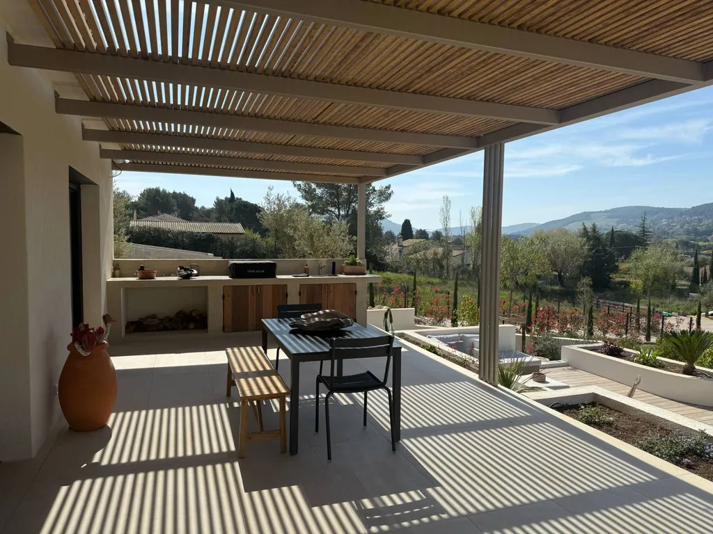 pergola bois et acier sur mesure adossée à une maison Aix les milles