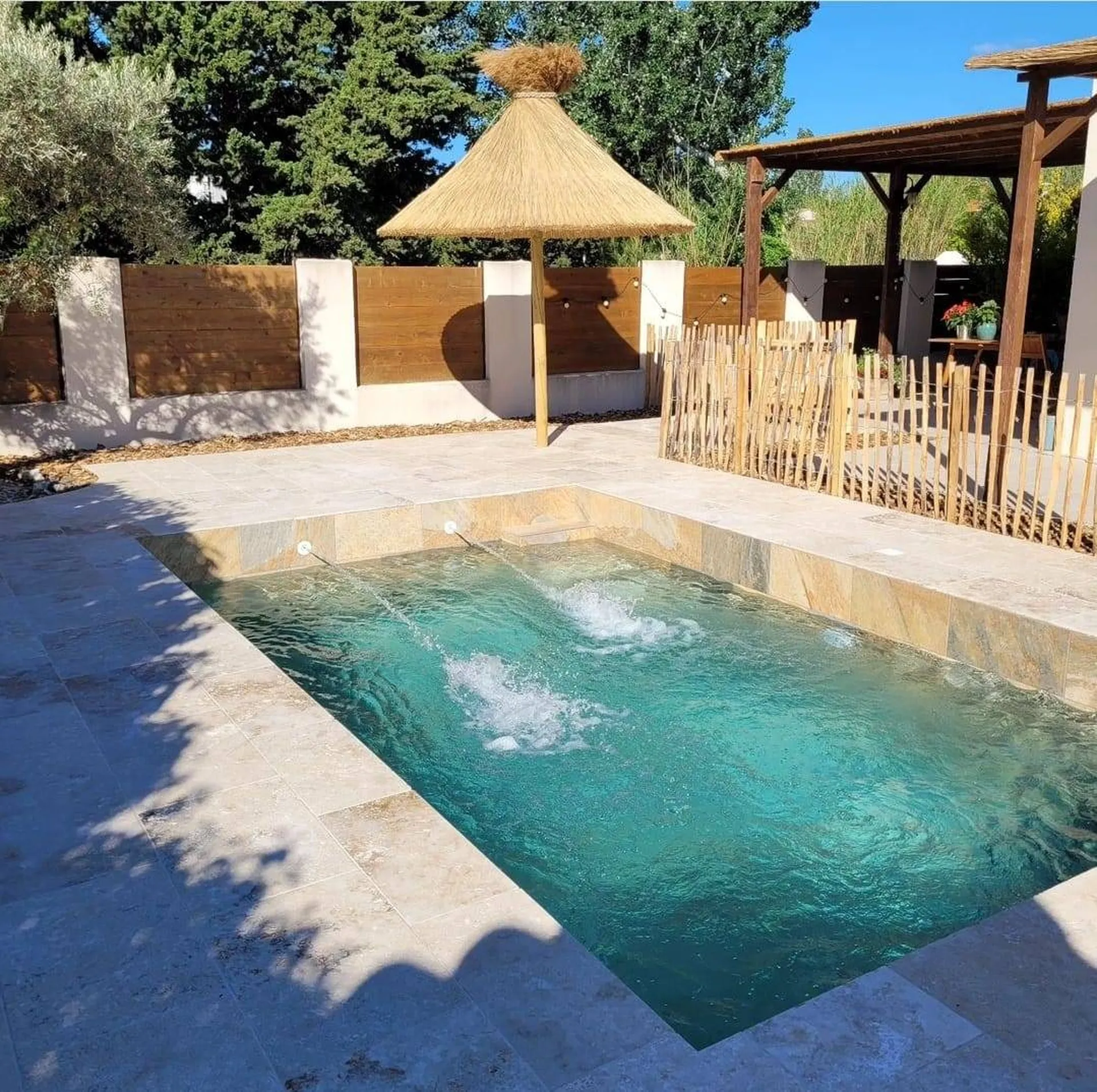 Carré Vert, création de piscine et pool house sur mesure à Saint-Rémy-de-Provence 13210, pour un aménagement extérieur personnalisé et raffiné