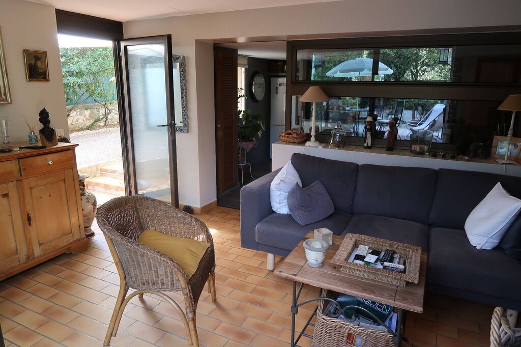 Appartement T2/3 Cassis au rez-de-chaussée d'une maison individuelle avec jardin privatif 