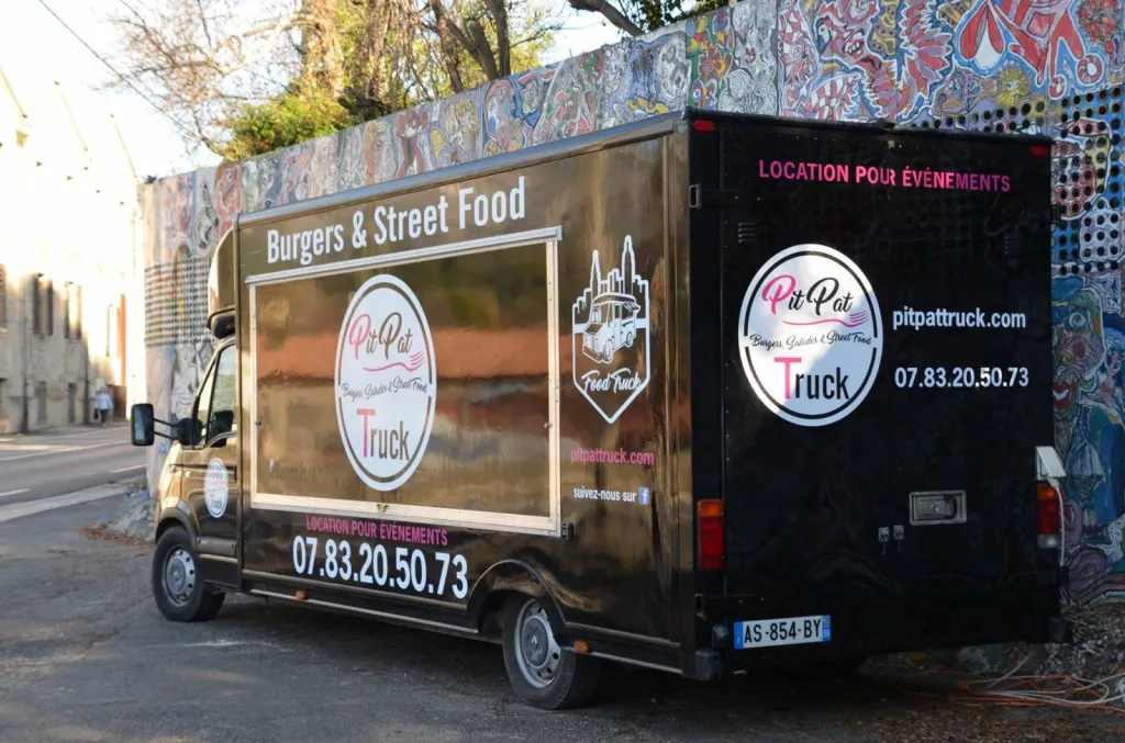 TOTAL COVERING FOOD TRUCK création chez its arts graphiques sur Aubagne proche de auriol