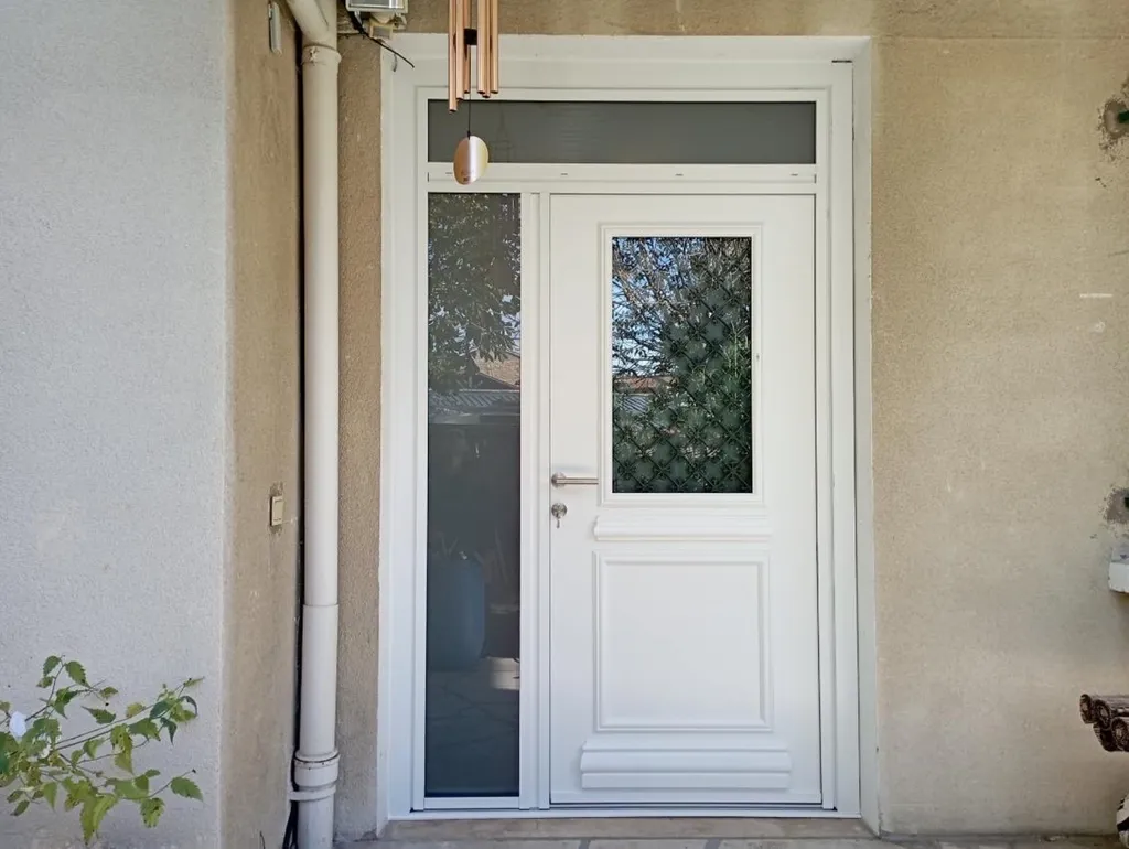 Installation d’une porte d’entrée en aluminium à Villefranche-sur-Saône