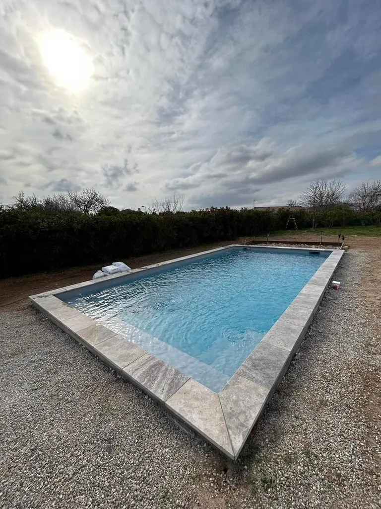 MARGELLES DE PISCINE EN TRAVERTIN SILVER 1ER CHOIX RUSTIC