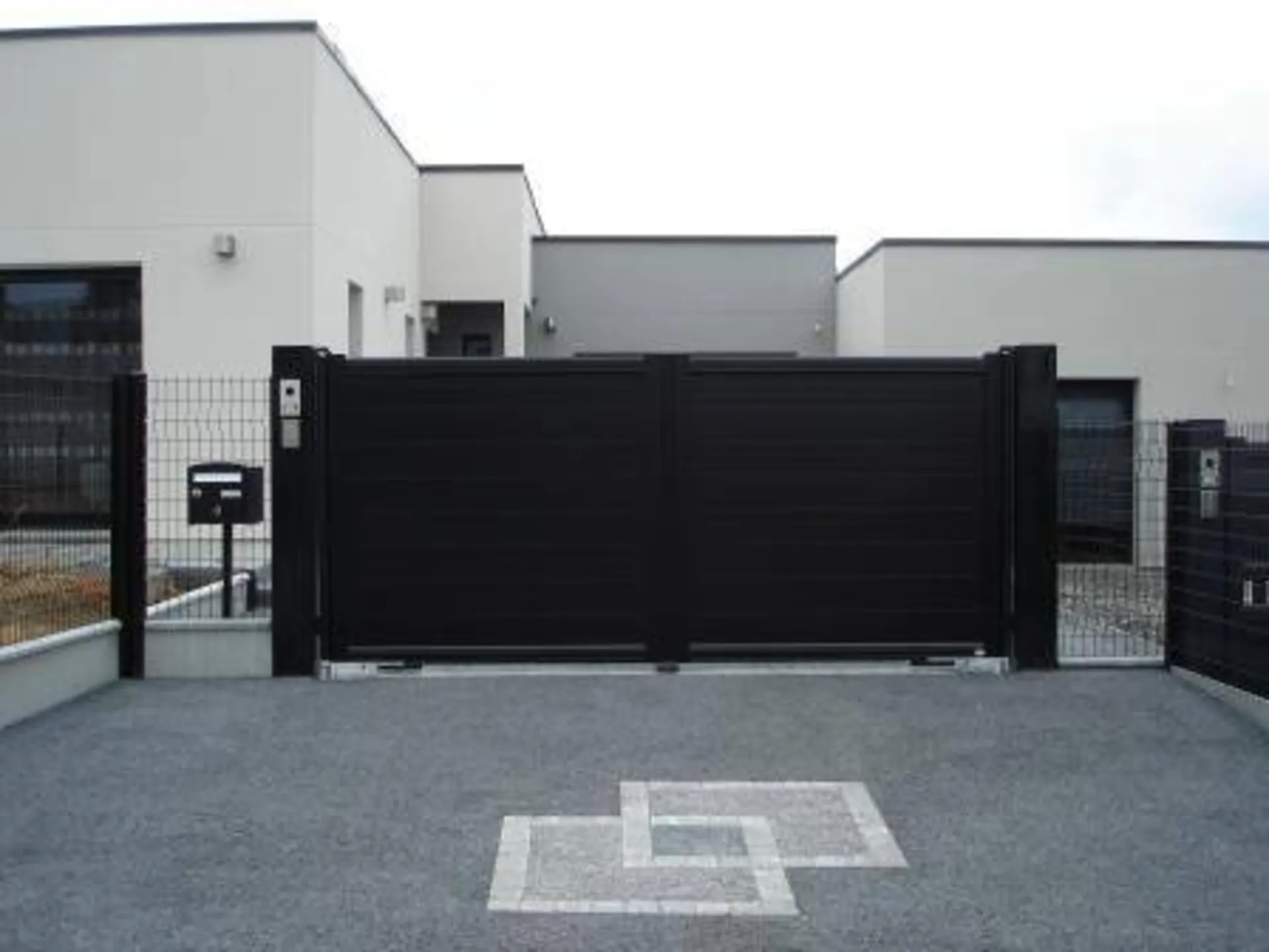 Pose de portail aluminium motorisé proche du Havre 76