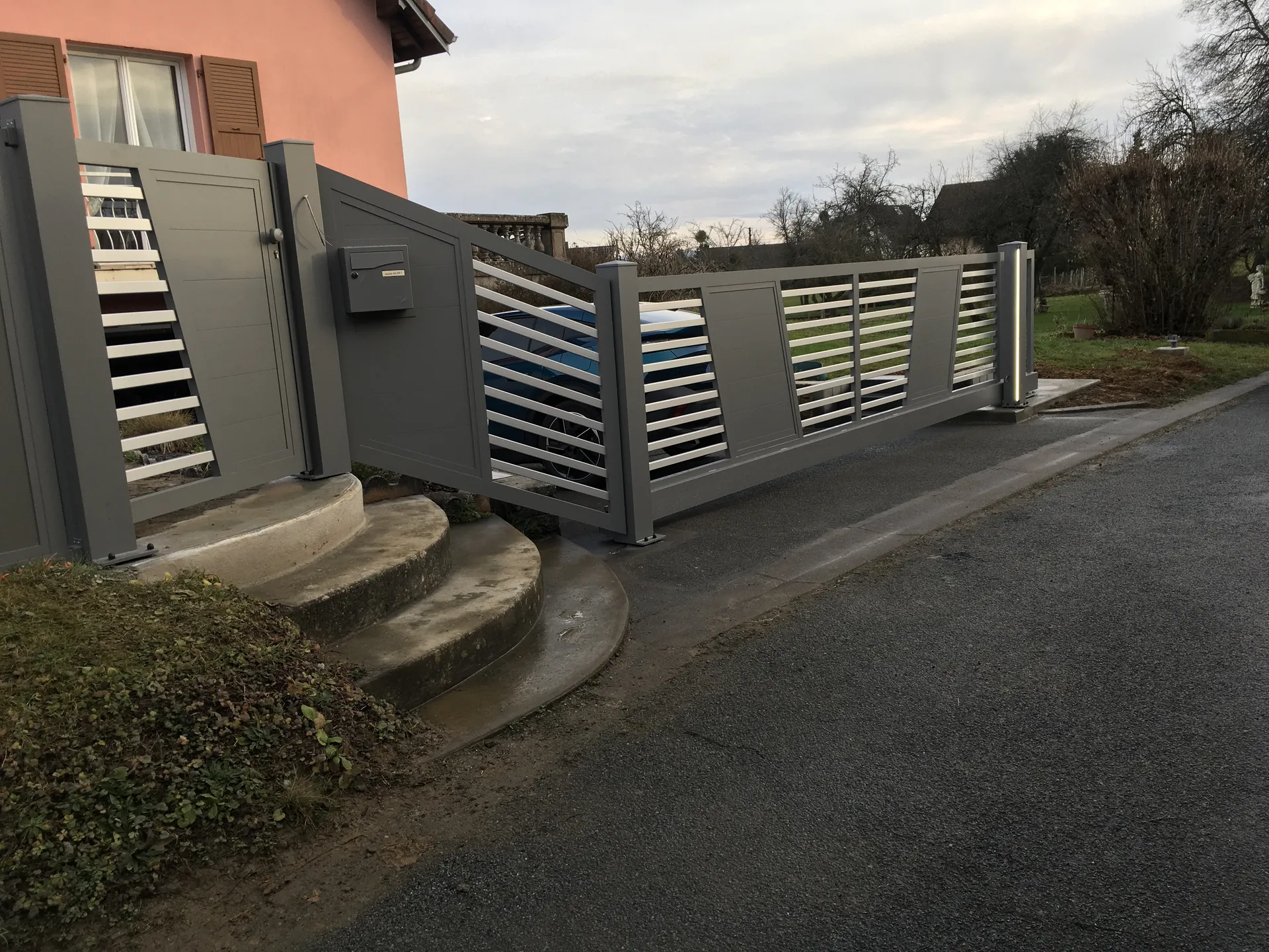 PORTAIL CITY  Auto-porté, VILLA Granit  5500 x1450 et  PORTILLON CITY ORIGIN 1 battant VILLA Granit Nature 1355 x1400  CLOTURES CITY VILLA