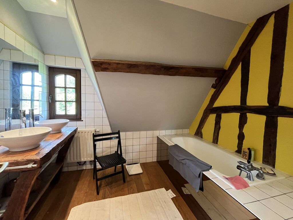 Chaumière à vendre située au calme sans vis-à-vis à Vatteville-la-Rue, avec 5723m² de terrain