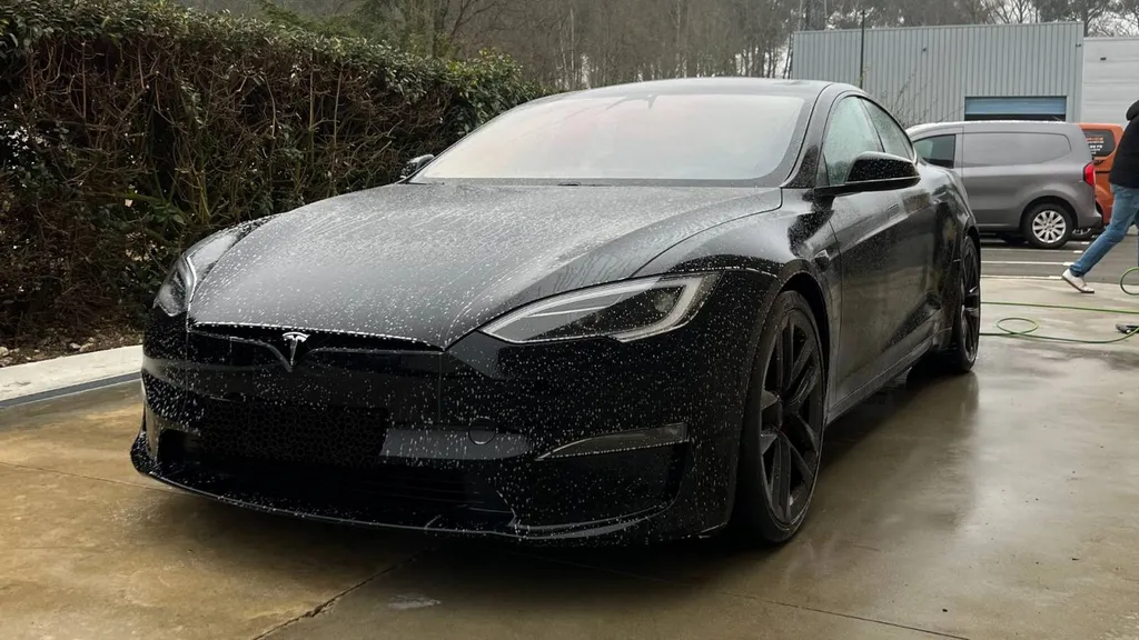 Pose d’un PPF Skyfol sur une Tesla Model S Plaid à Mulsanne 72