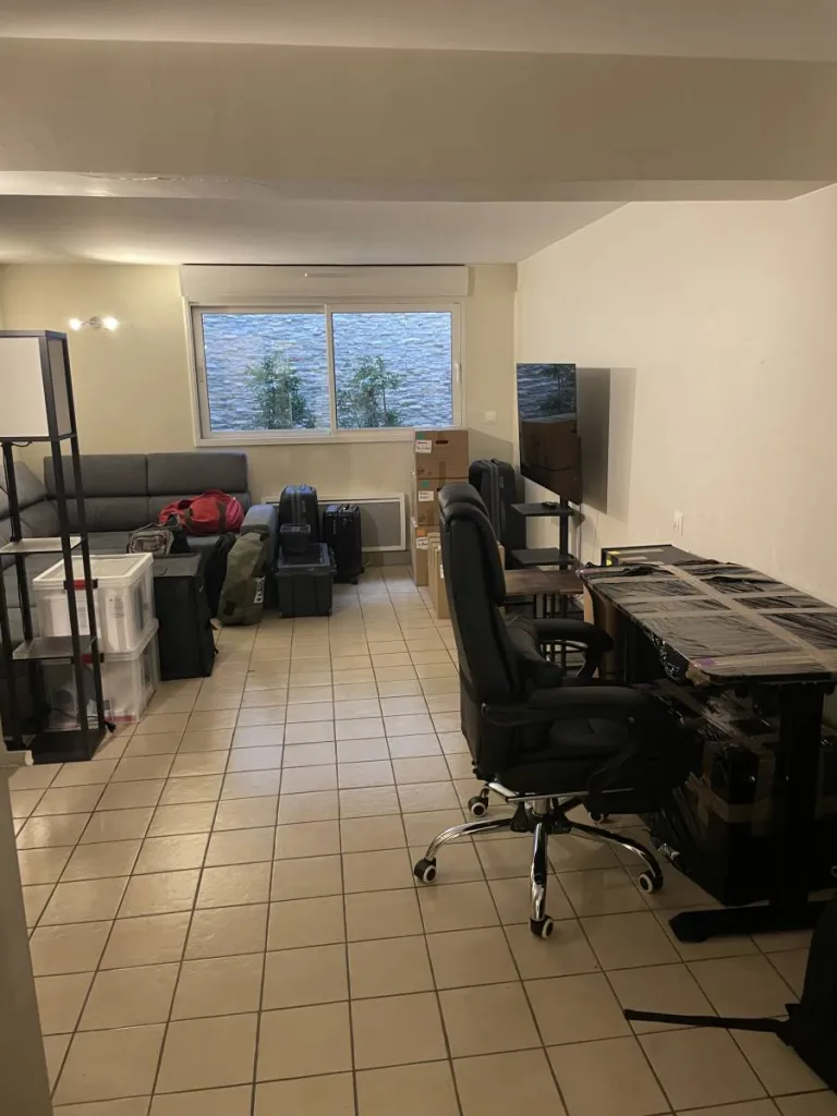 Bureau parisien pret à être demenagé