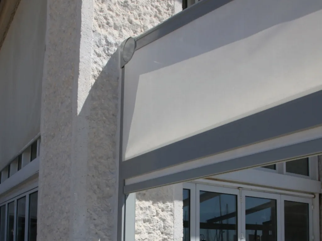 store sur mesure pour pergola 
