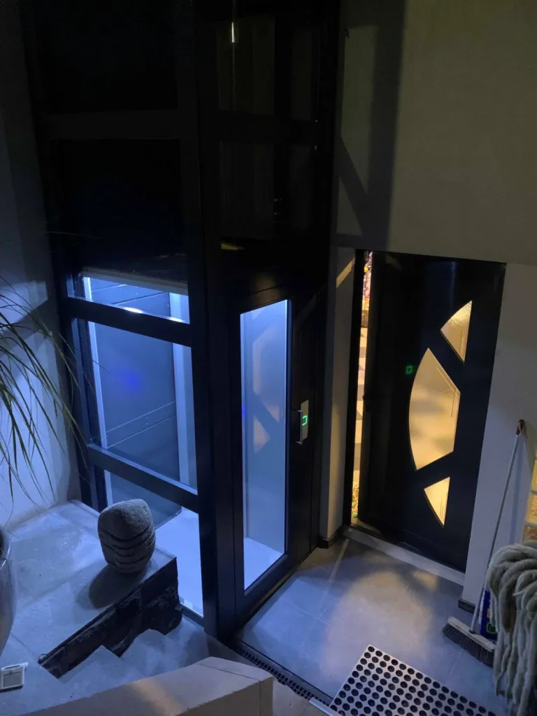 ascenseur extérieur pylône verre VIMEC à Hyères