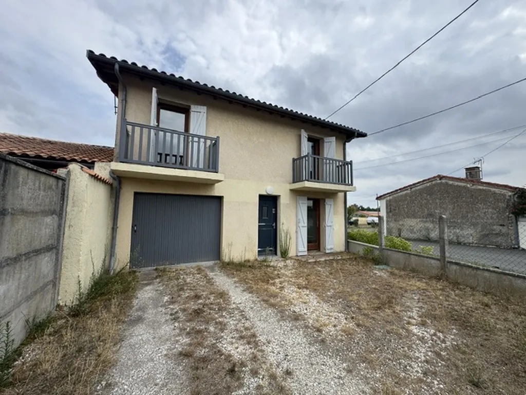 Maison à étage de 3 chambres avec garage
