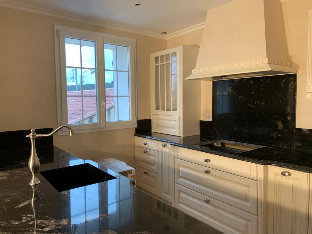 Cuisine en MARMORINO TERRE DU MONDE DANS LE VAR à TOULON