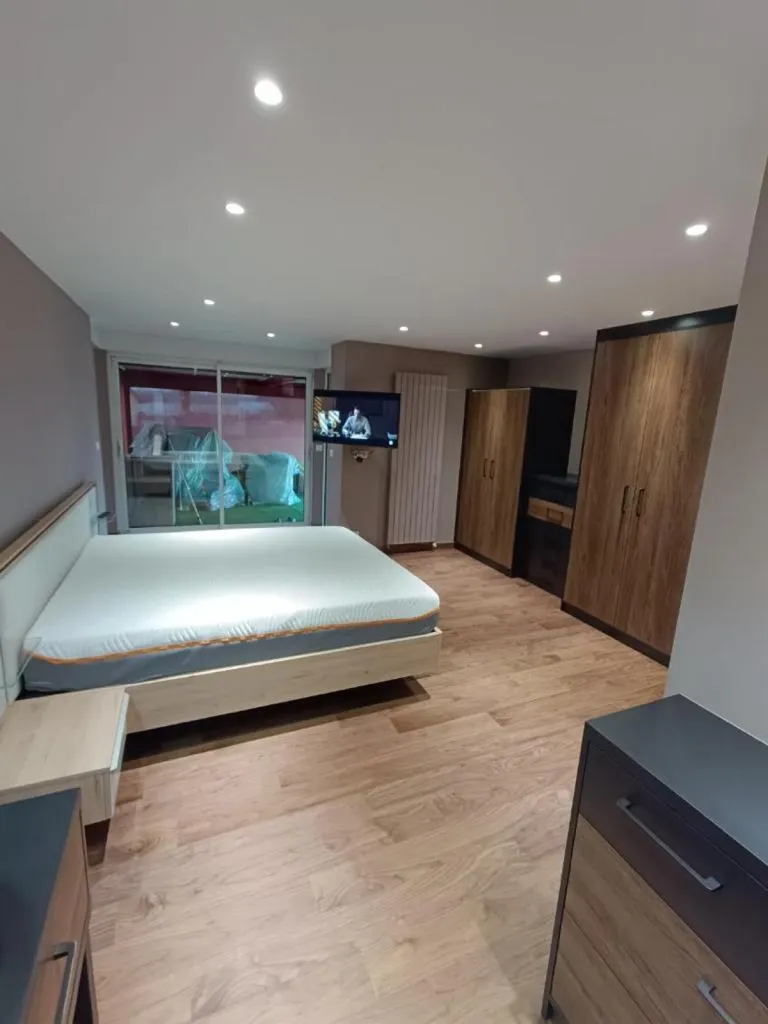Rénovation d’une suite parentale SDB et dressing en peinture de finition laque mate entre le Havre et Honfleur 