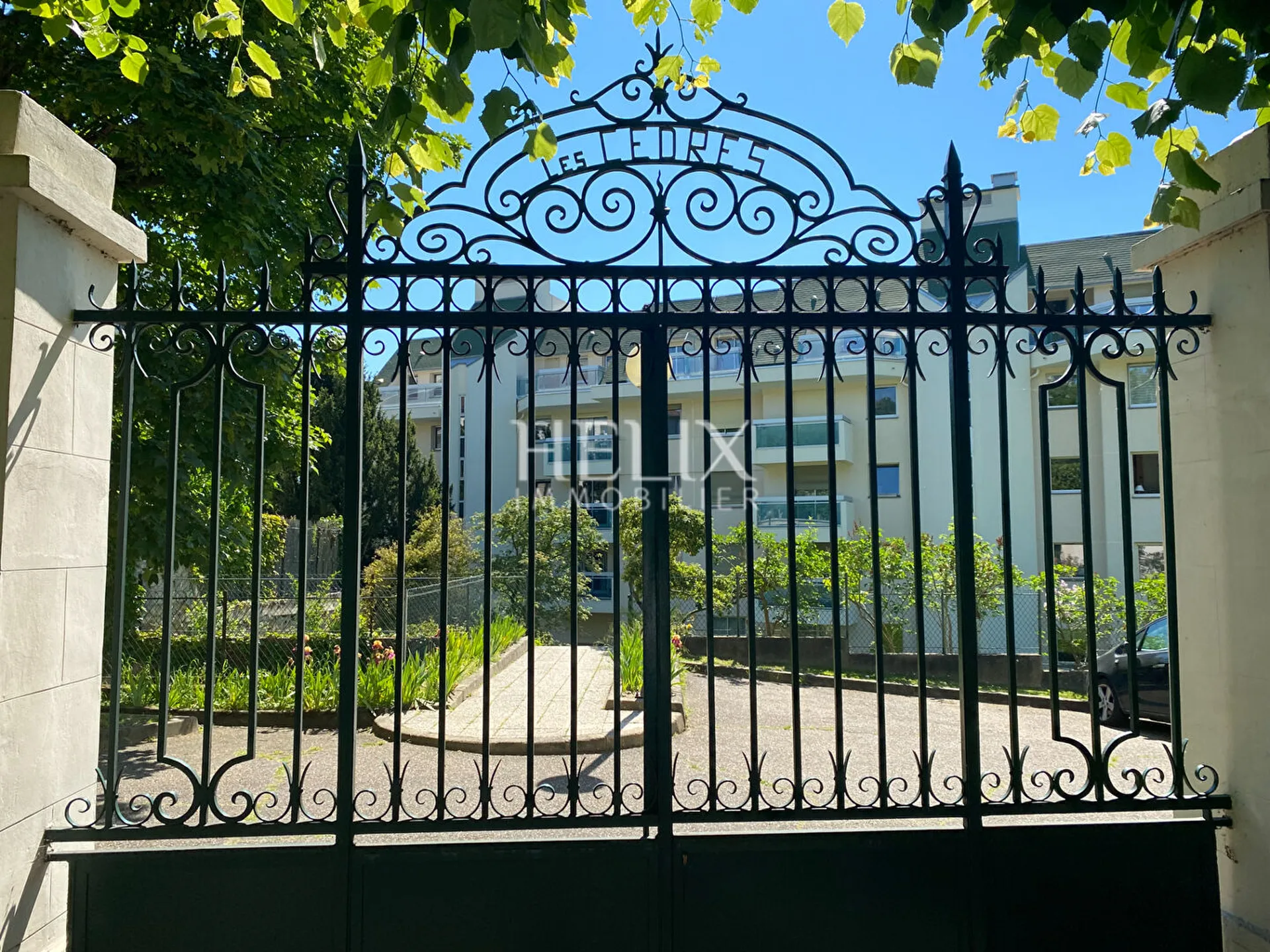 Parking Le Pecq 13 m2 -  Quartier St Wandrille - Croisement de la Rue Victor Hugo et Général Leclerc, 