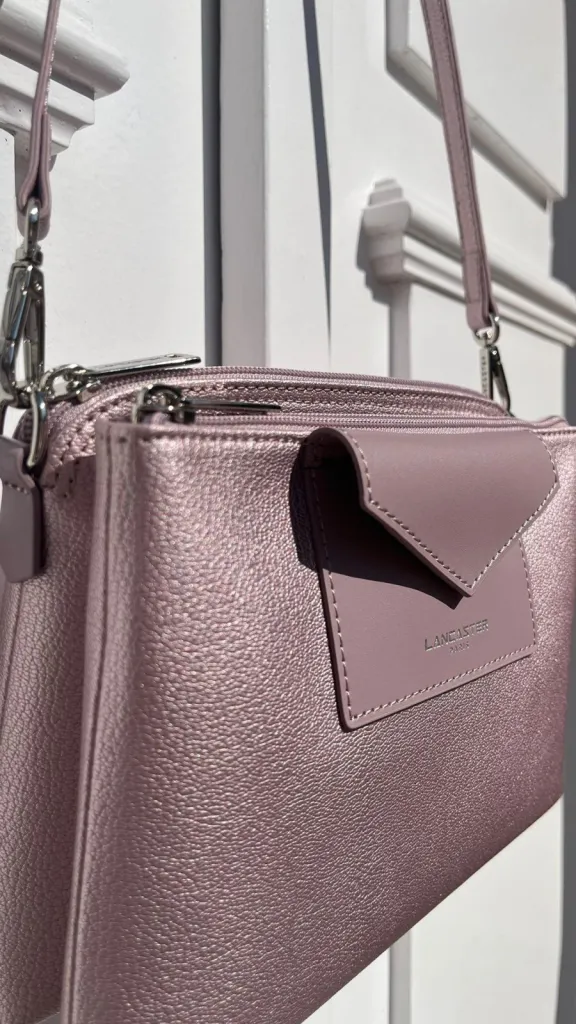 Sac Lancaster Paris rose nacré ligne Maya chez Evasion Eu
