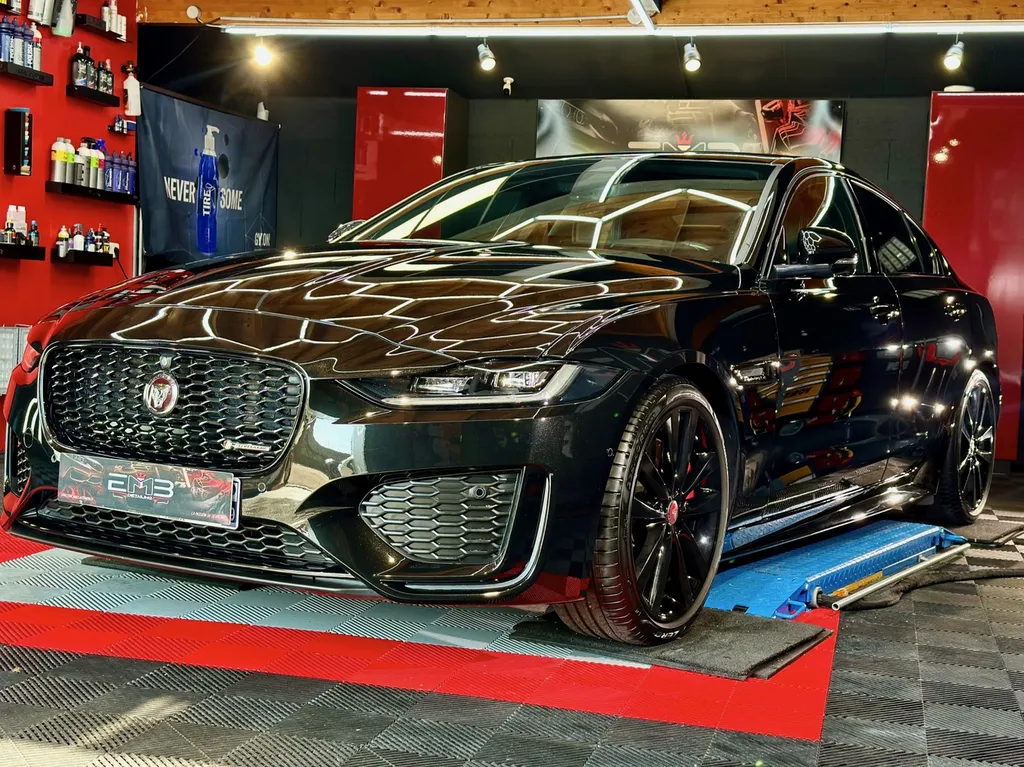 spécialiste du traitement céramique du Lyon et sa région . protection carrosserie Jaguar XE
