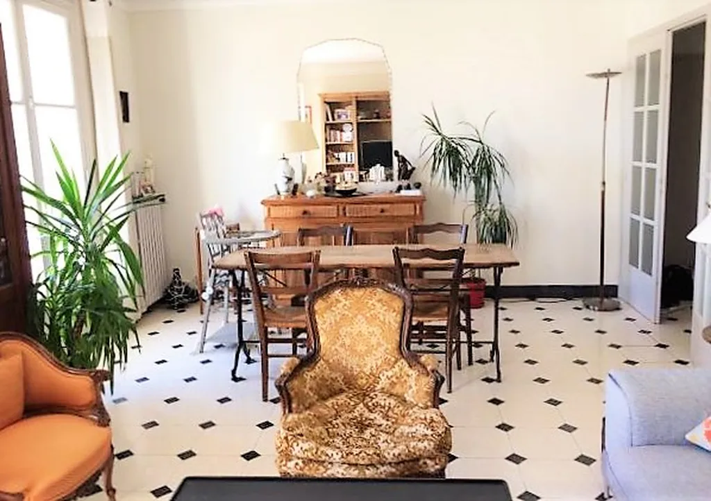 AVIGNON Intra-Muros, Appartement T3 plein sud avec balcon   