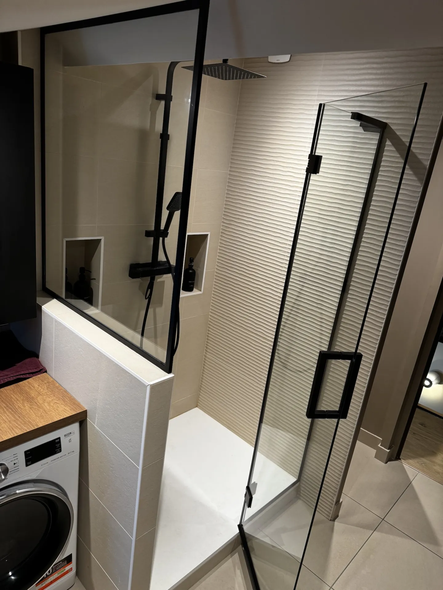 Vue d'ensemble cabine de douche à IRIGNY