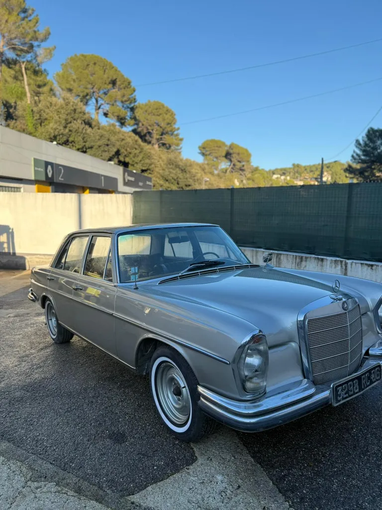 Mercedes 250SE restaurée - Finition peinture et carrosserie achevées