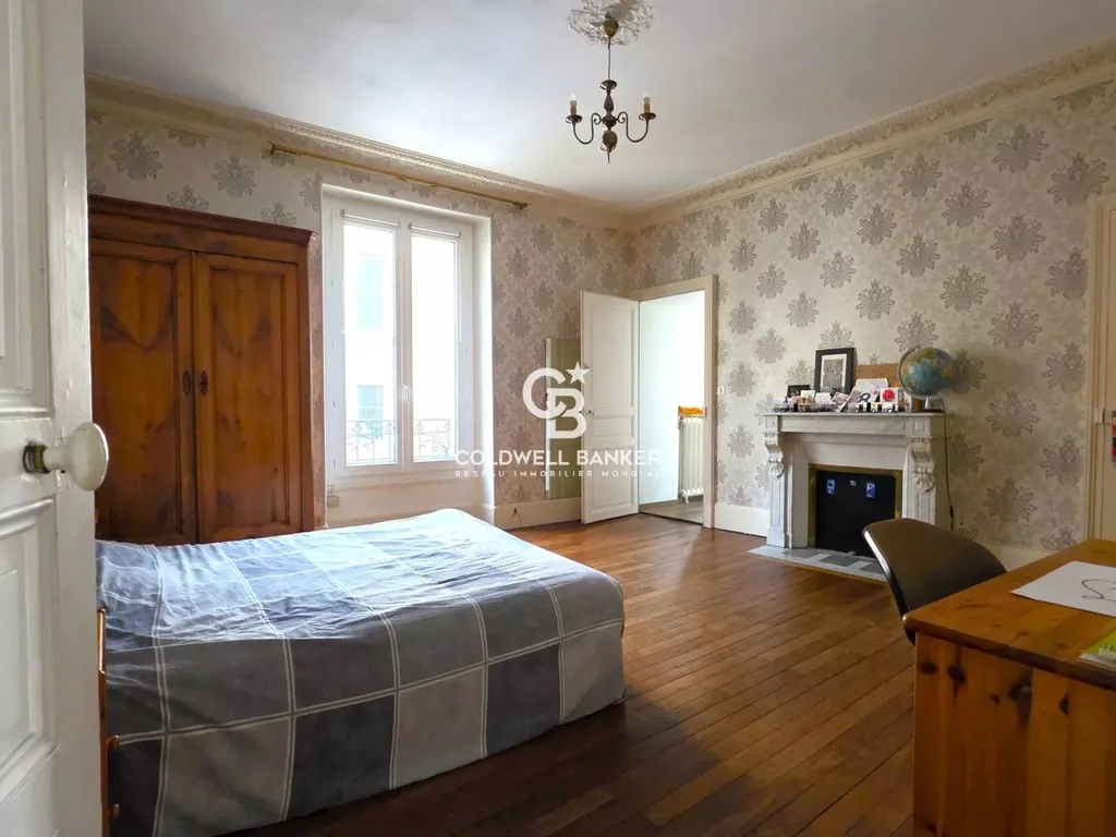 Vendre une maison de famille rare avec jardin en centre-ville du Mans, proche commerces et transports