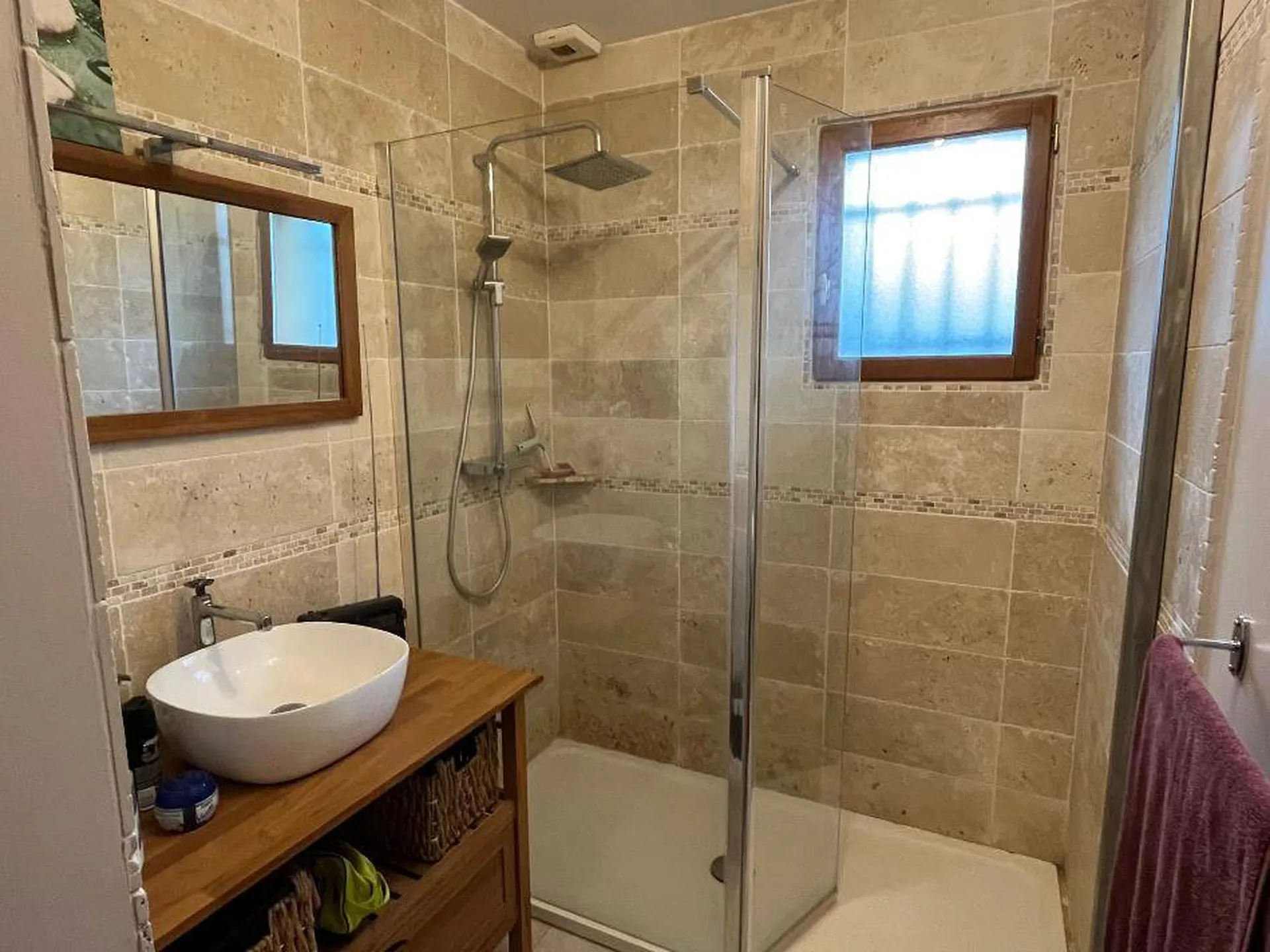 A vendre, pavillon viable de plain pied, situé à vatteville la Rue