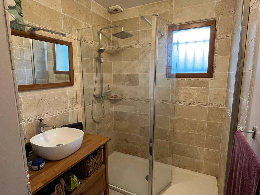 A vendre, pavillon viable de plain pied, situé à vatteville la Rue