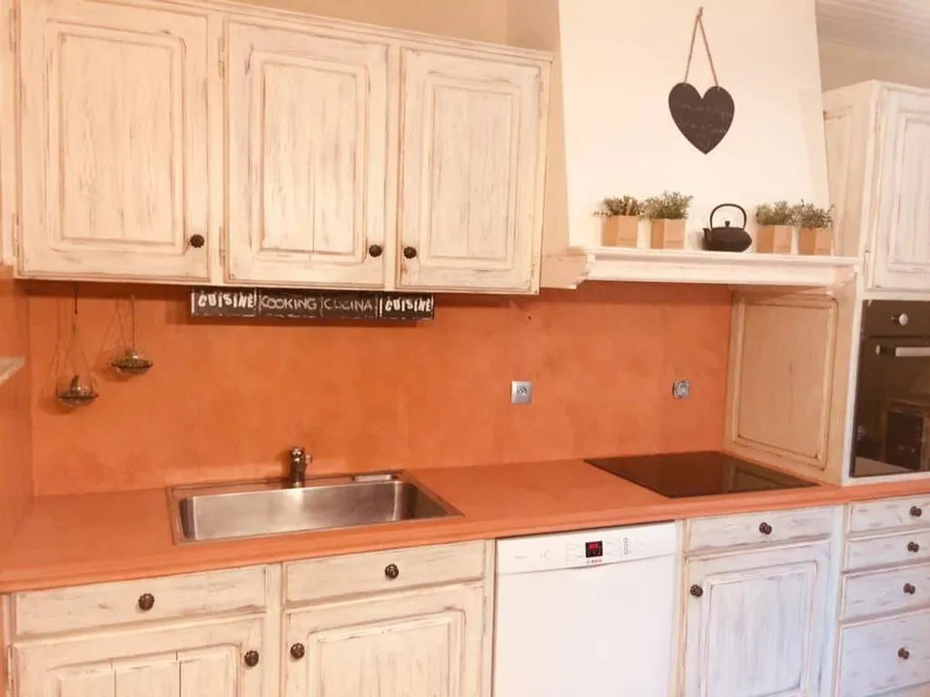 un plan de travail : en béton ciré TERRE DU MONDE