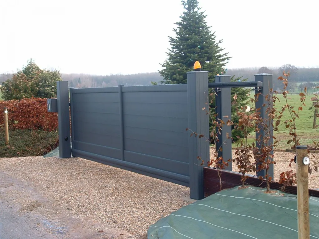 Pose de portail Aluminium autoportant pour accès de propriété en Seine maritime 76