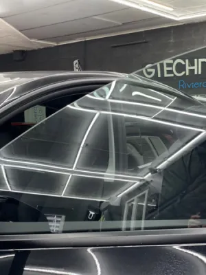 Riviera Detailing spécialiste de la pose de vitre teintés et film solaire sur tesla sur la Côte d’Azur.