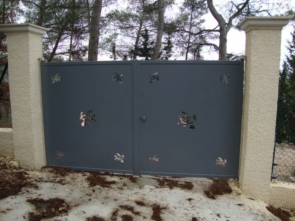 PORTAIL DROIT ACIER  FER  DECOUPE LASER  BELCODENE 