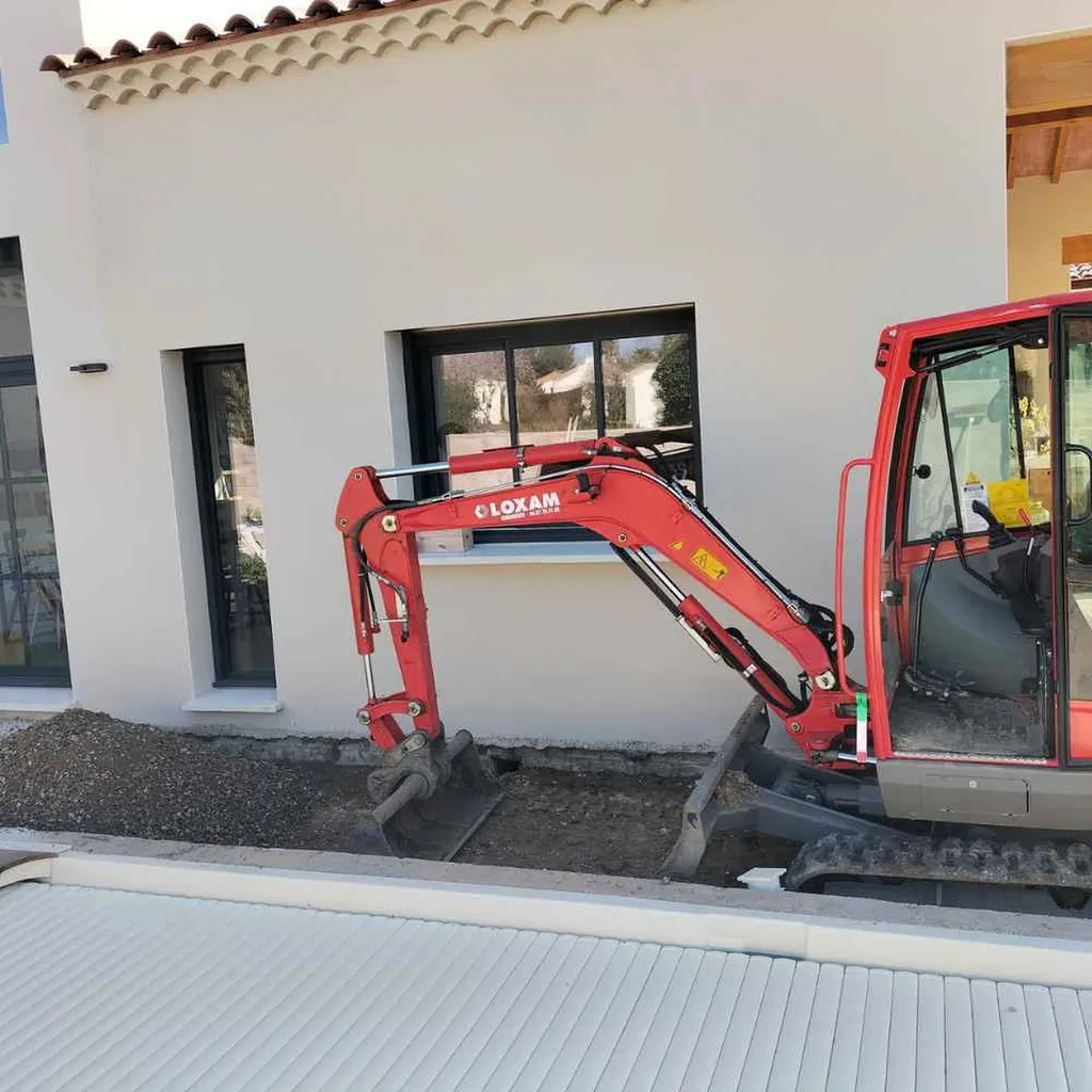 Entreprendre des travaux de terrassement extérieur et aménagement de terrain pour votre projet de villa à Montpellier et Nîmes dans l'Hérault