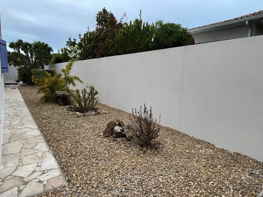 Ravalement de façade d’une maison située sur le Grau du Roi proche de Montpellier