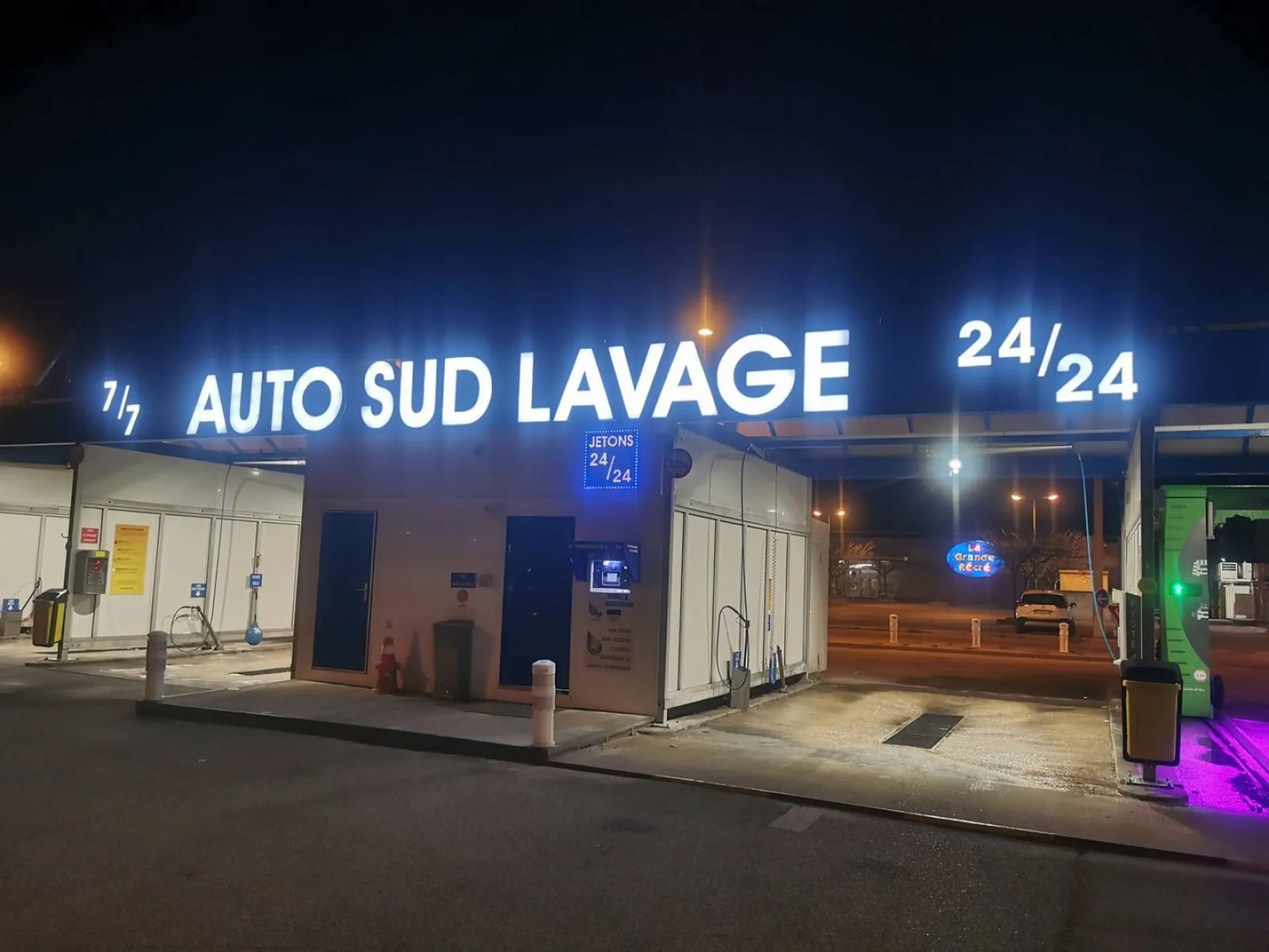 enseigne en lettres boitiers lumineuses istres
