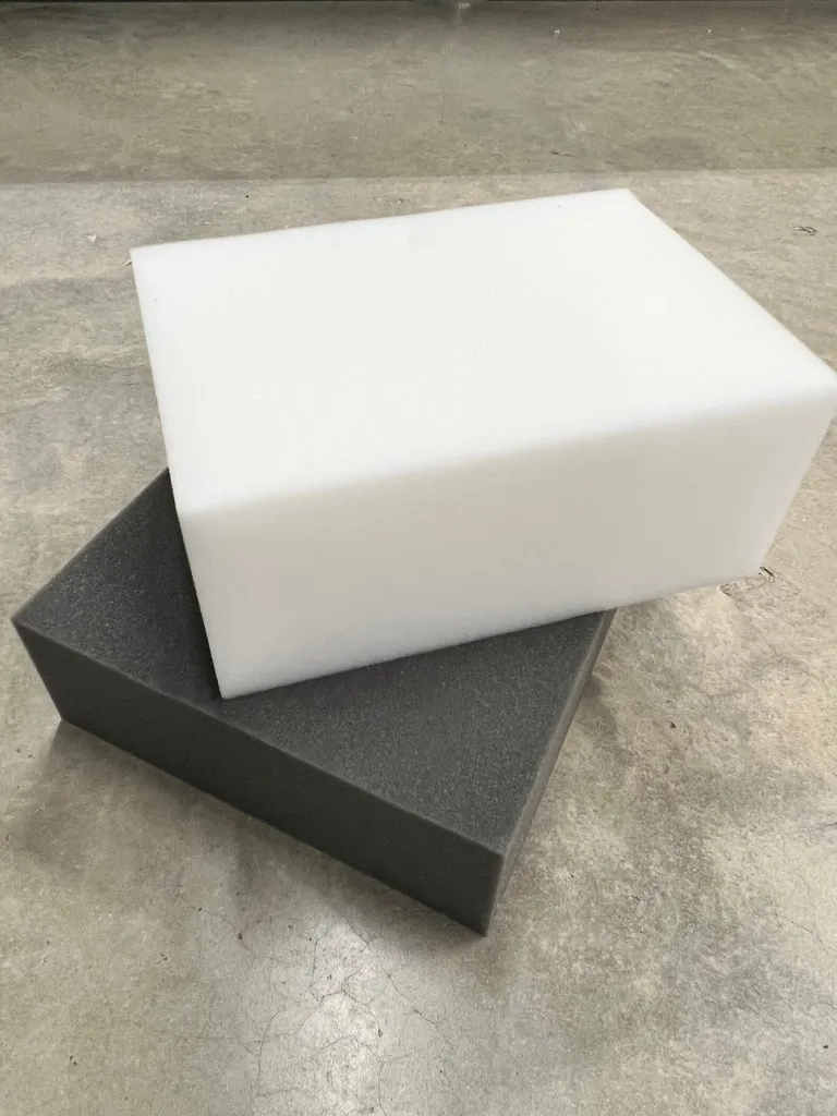 Mousse PU blanche et gris anthracite