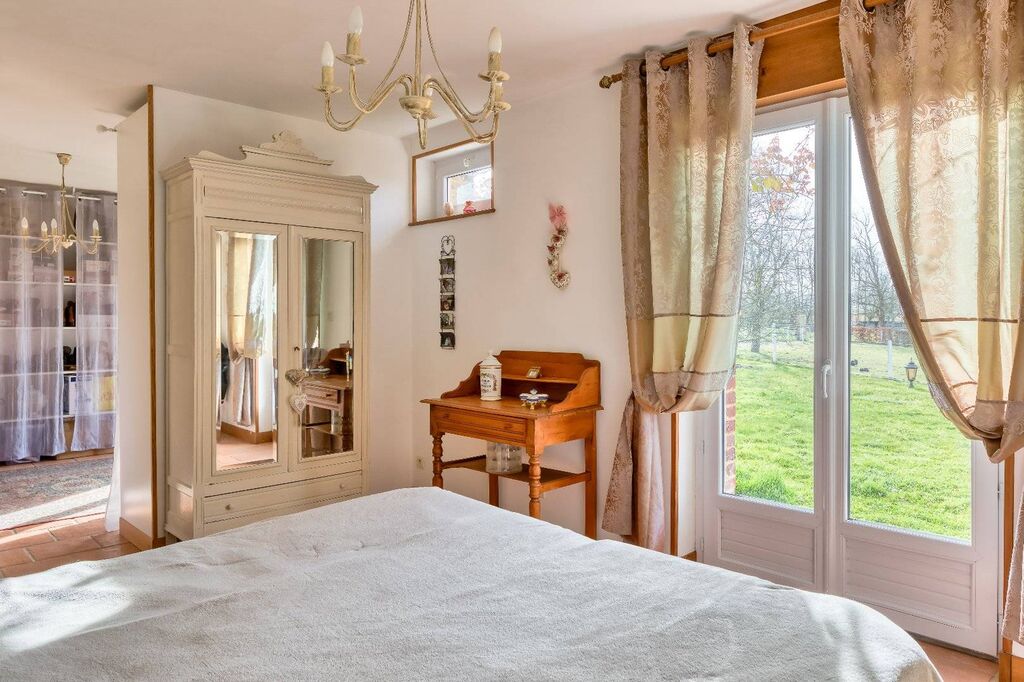 Propriété de caractère en Normandie sur son parc de 1,2 hectares.