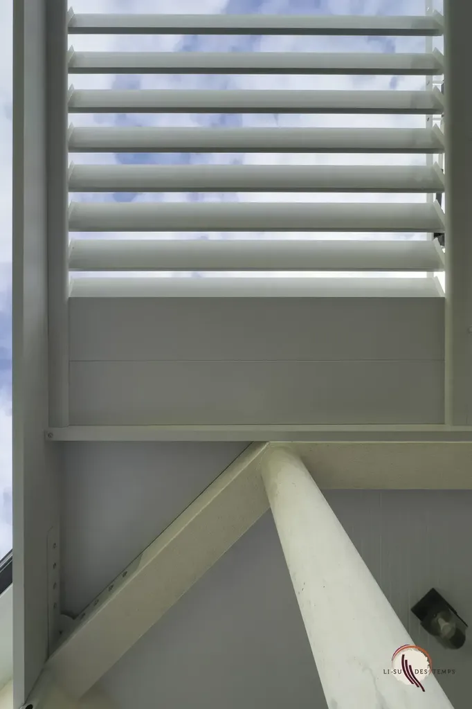 Pergola bioclimatique aluminium avec lames orientables à Ajaccio