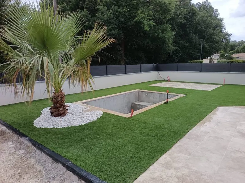 Construction d'une piscine traditionnelle près d'Ambarès et Lagrave vers Bordeaux