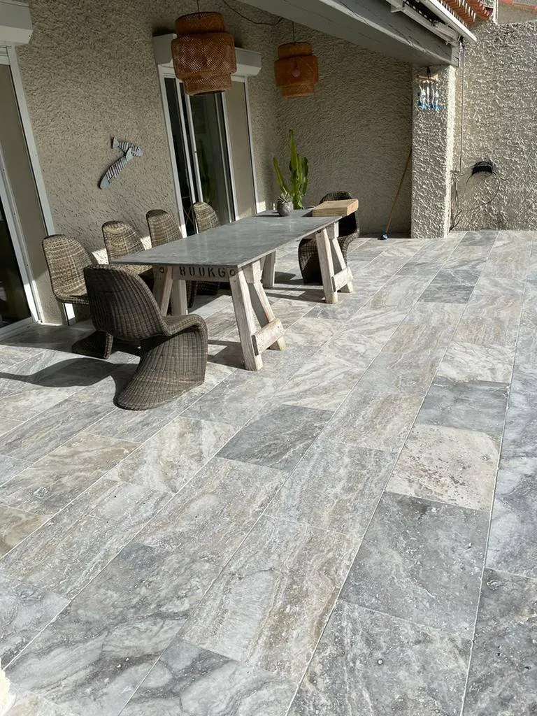 DALLAGES EXTERIEURS TRAVERTIN SILVER 1er CHOIX 