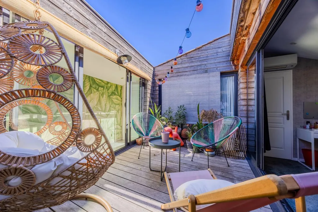 Vente maison bourgeoise à Bordeaux Fondaudège disposant d'une superbe terrasse aménagée pour profiter des beaux jours