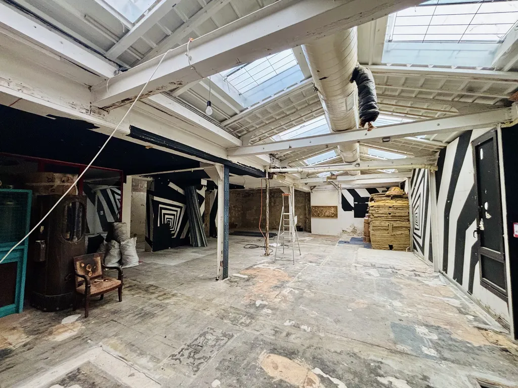 Location - Boutique 245 m², Père Lachaise, Rue des Pyrénées 75020 PARIS
