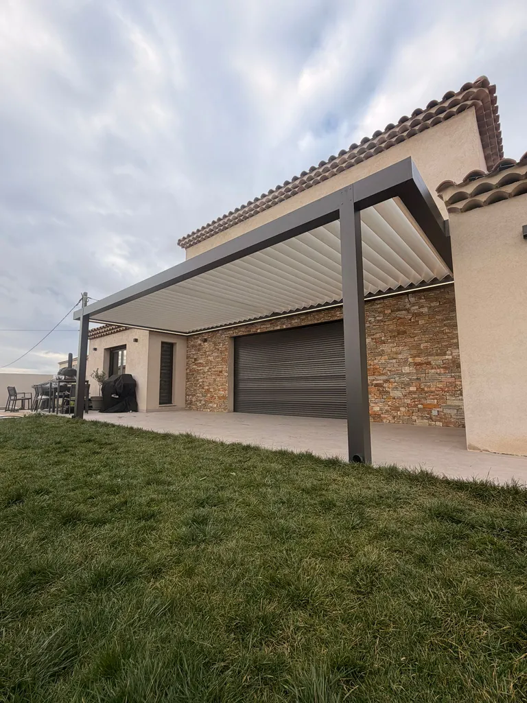 Pergola bioclimatique grande dimension à Bayonne